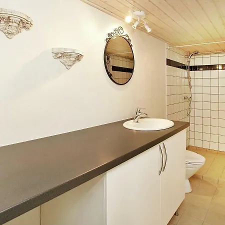 Two-bedroom Holiday In 26