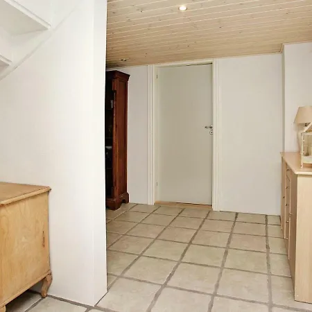Two-bedroom Holiday In 26 *