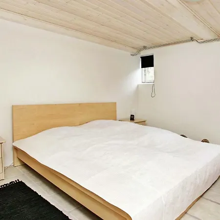 Two-bedroom Holiday In 26