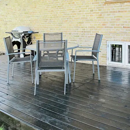 Two-bedroom Holiday In 26