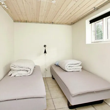 Two-bedroom Holiday In 26 *