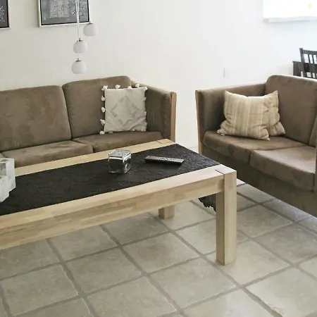 Two-bedroom Holiday In 26 *