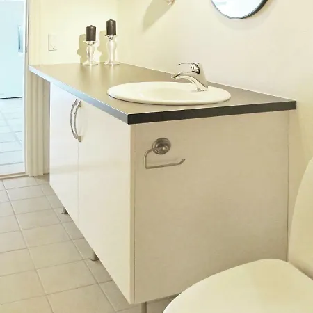 Two-bedroom Holiday In 26 *